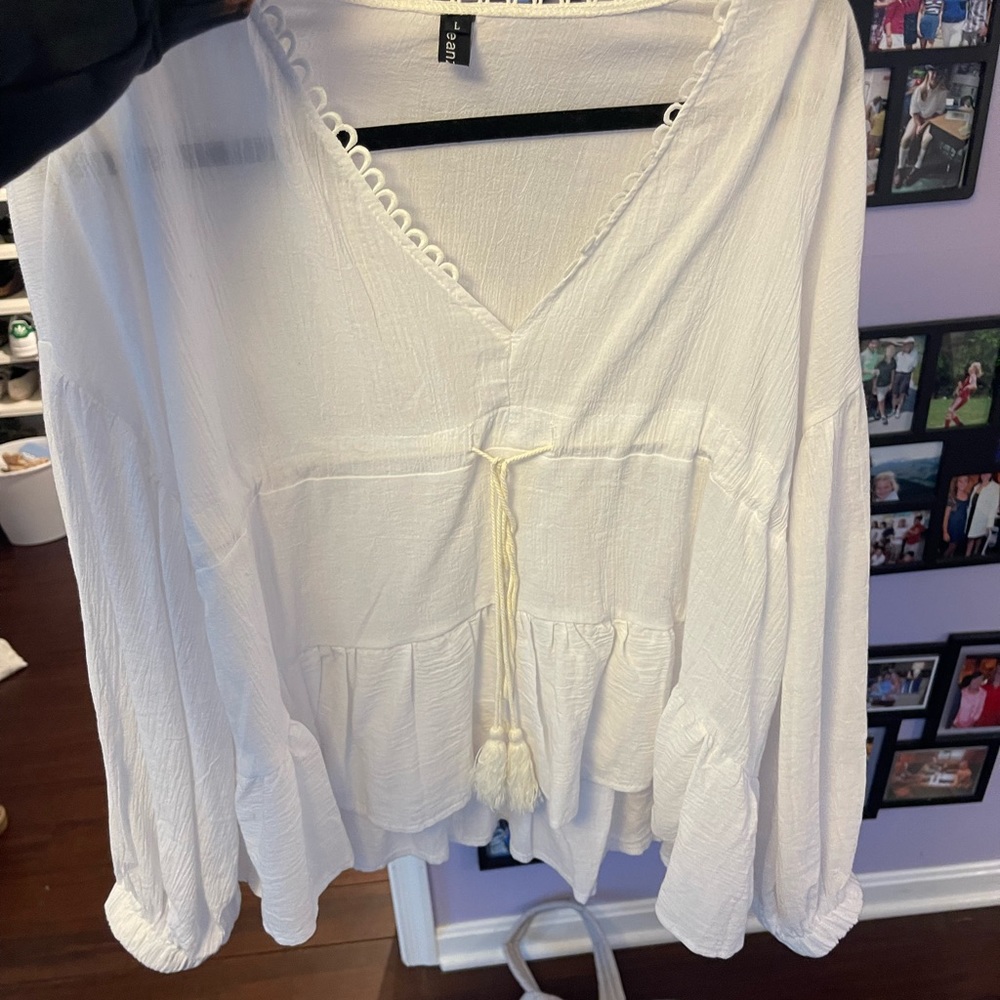 Yeanzijun white long sleeve top